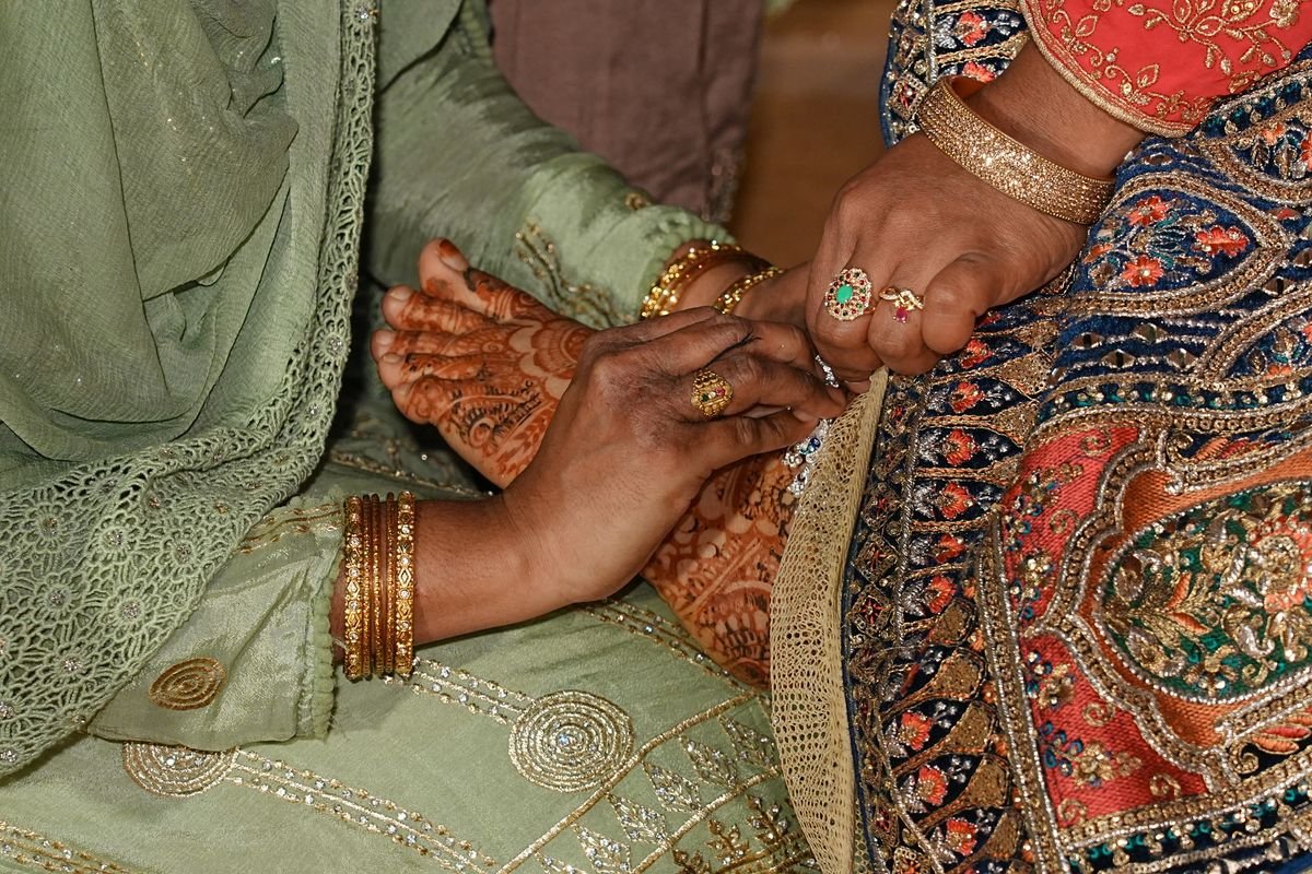 Fine detail mehndi